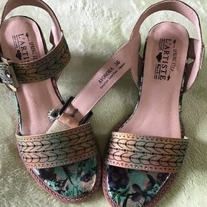 L artiste by Spring Step… GORGEOUS SANDAL W/ stacked heel…NEW